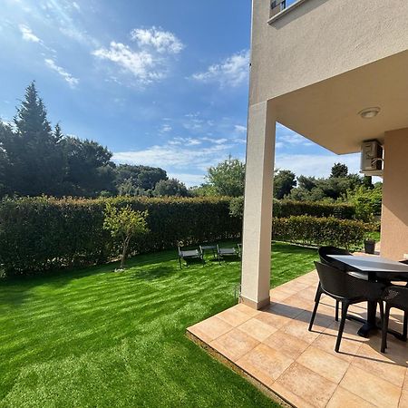 Apartment Punta Premantura E With Garden Exteriér fotografie