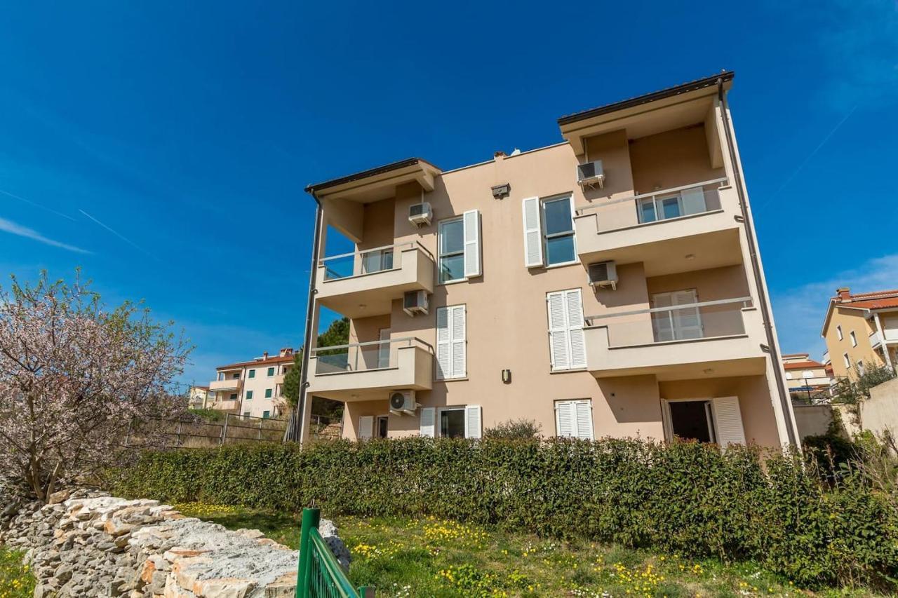 Apartment Punta Premantura E With Garden Exteriér fotografie