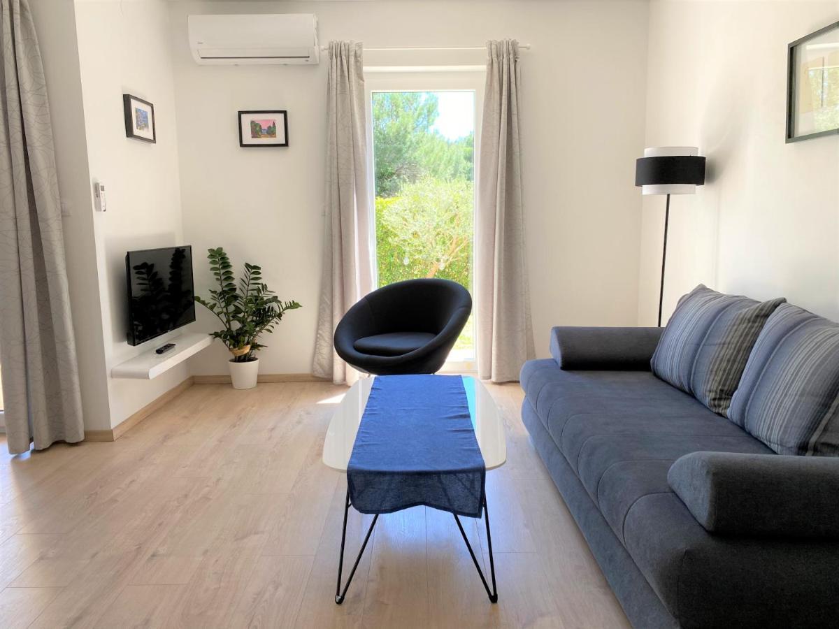 Apartment Punta Premantura E With Garden Exteriér fotografie