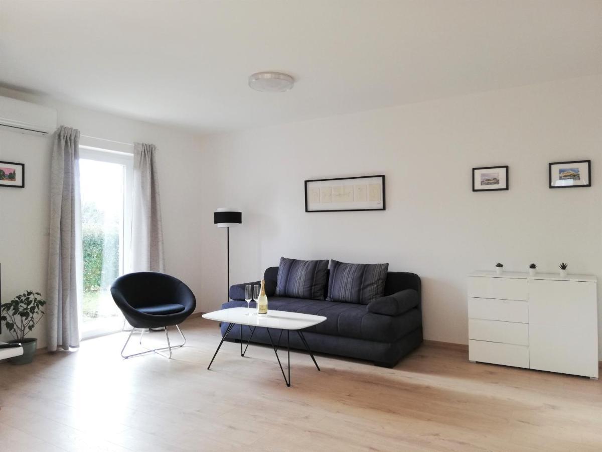 Apartment Punta Premantura E With Garden Exteriér fotografie