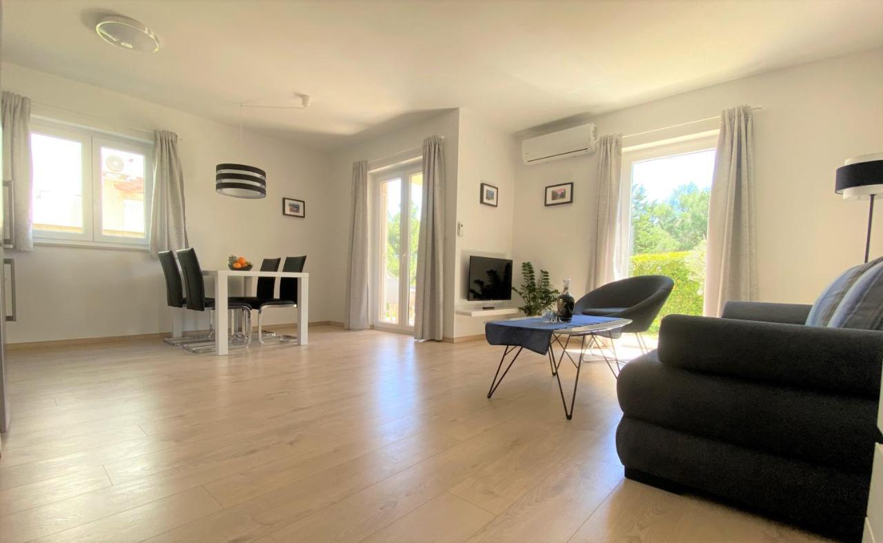 Apartment Punta Premantura E With Garden Exteriér fotografie